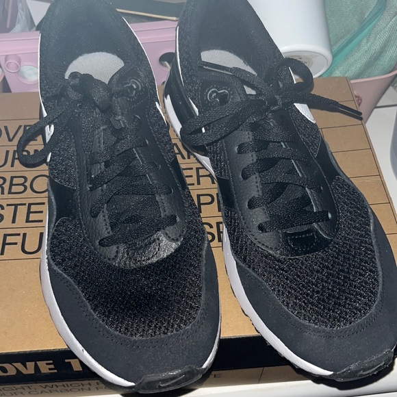 NIKE AIR MAX - Picture 2 of 3